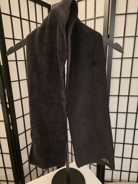 The North Face Women’s Black Plush Scarf ~ One Size